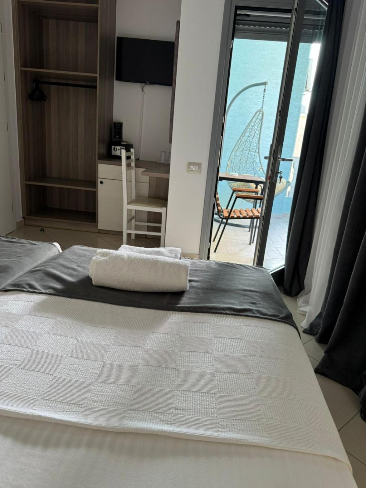 Hotel Abedini Sarandë Exterior foto